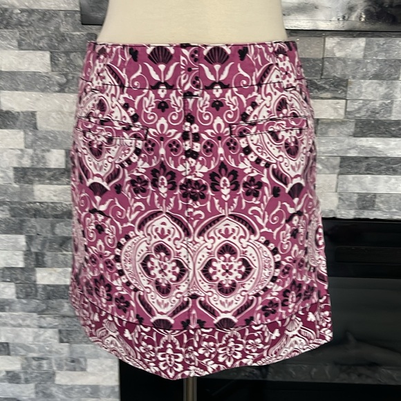 Ann Taylor Loft Size 6 Pink Floral Mini Skirt - Picture 2 of 8